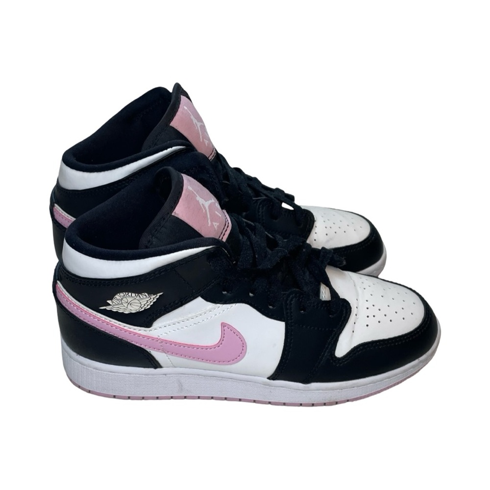 Air Jordan 1 Mid ‘White Light Arctic Pink size 5.5 youth